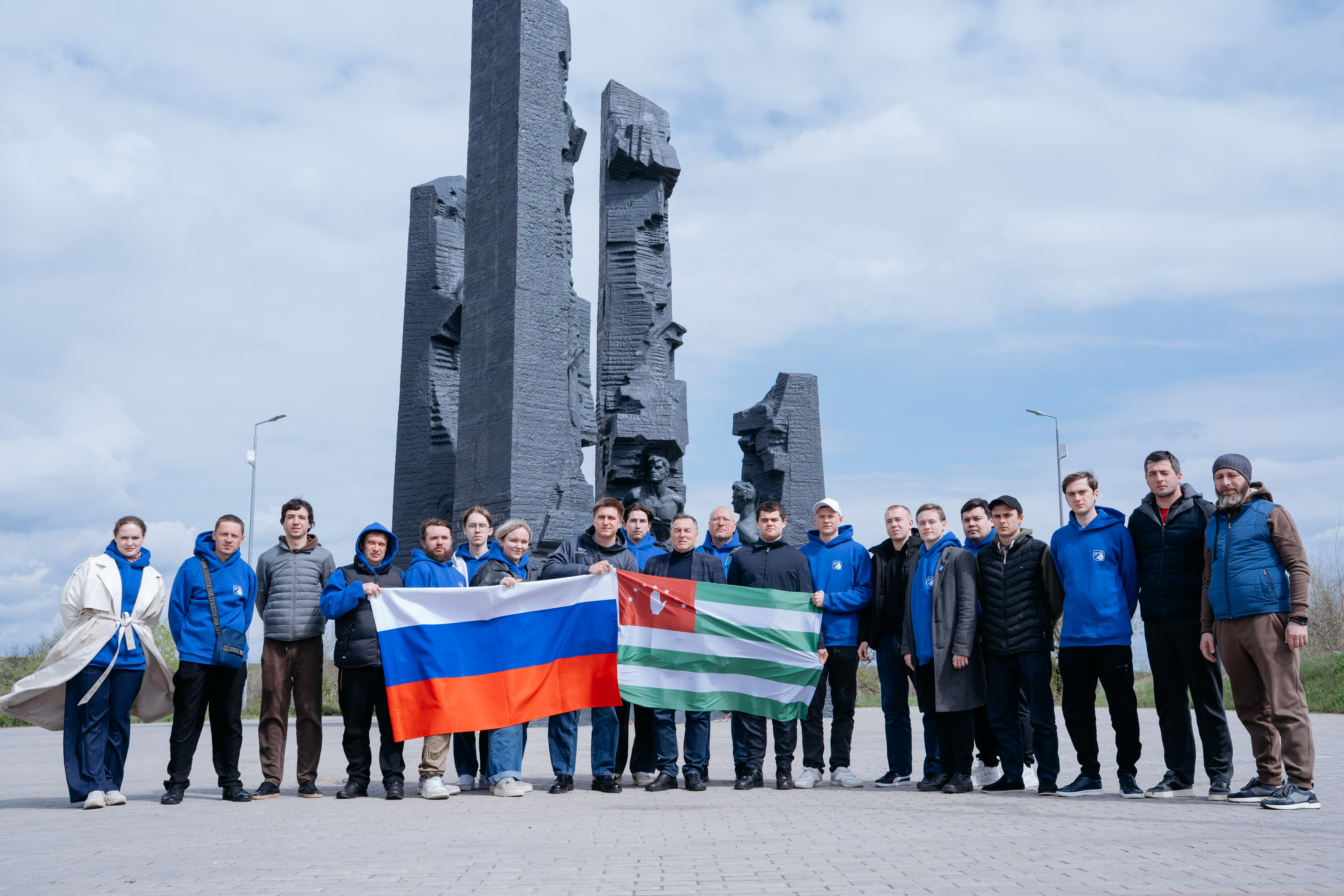 Делегация Сочинского государственного университета совместно с молодежью Республики Абхазия посетила Луганскую и Донецкую Народные Республики