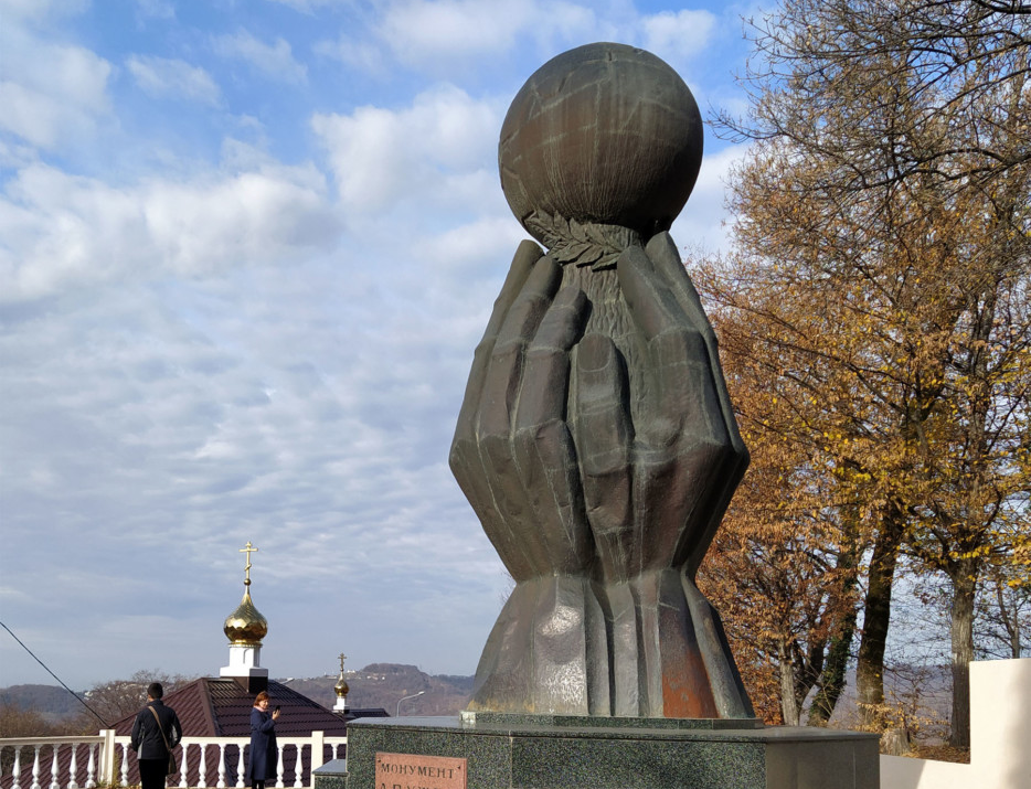 Культурный марафон Символы единства, посвященный Году единства народов России и памяти 80-летия сочинского скульптора А.А. Бегяна